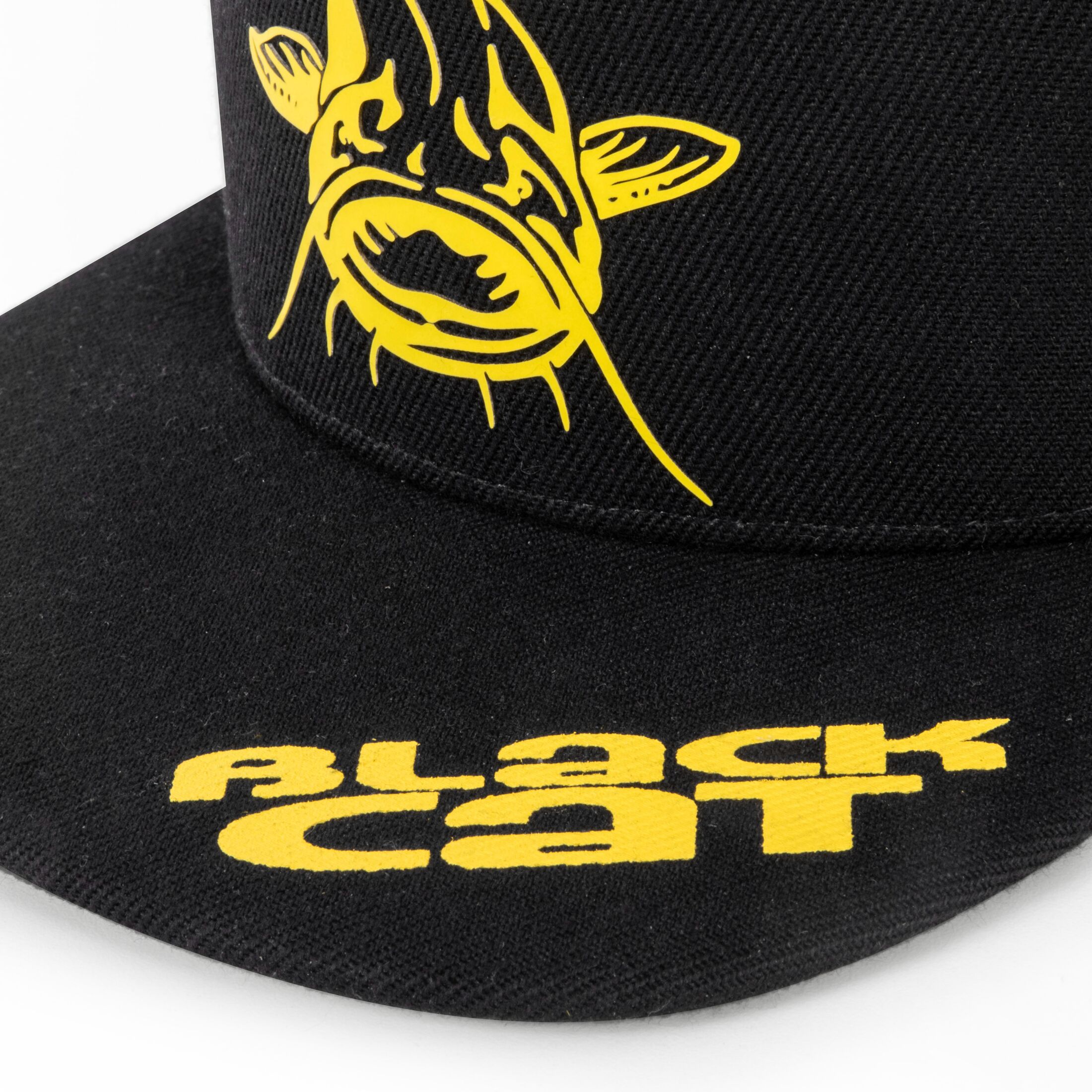 Black Cat Black Flat Peak Cap – Obrázok 2